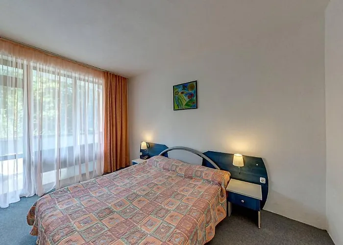 Хотел елмар