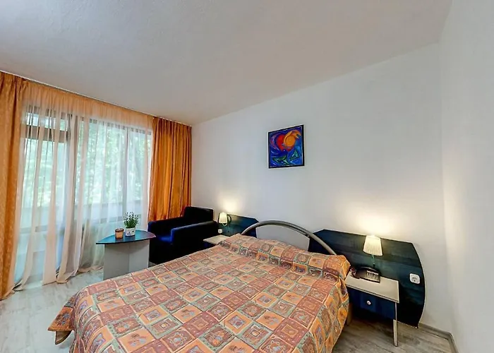 Хотел елмар